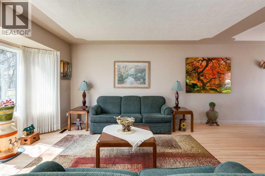 24 Hobart Road SW, Calgary, Alberta  T2V 3K1 - Photo 5 - A2301467