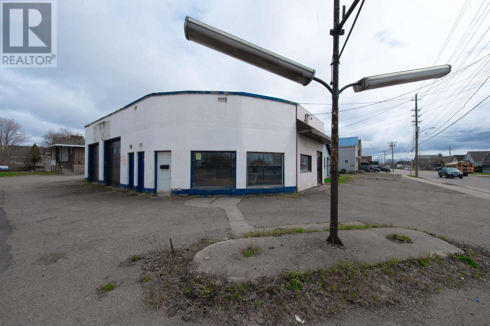 258 Goulais Ave, Sault Ste. Marie, Ontario  P6C 4Z9 - Photo 1 - SM260870