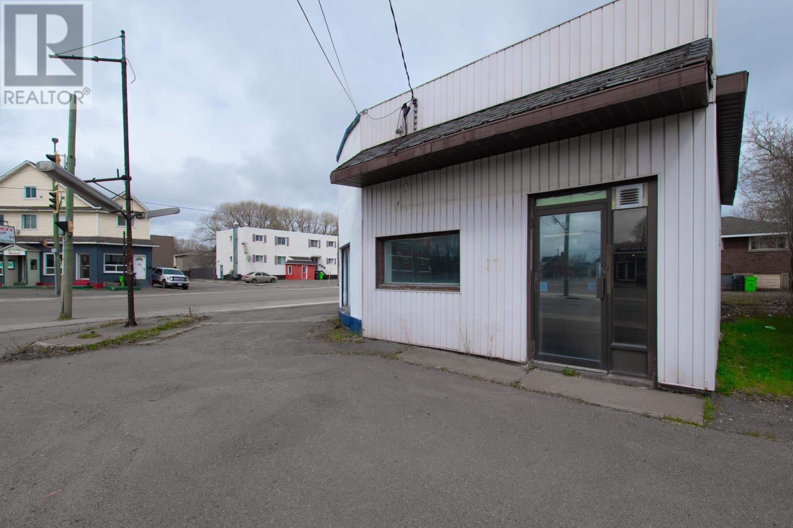 258 Goulais Ave, Sault Ste. Marie, Ontario  P6C 4Z9 - Photo 2 - SM260870