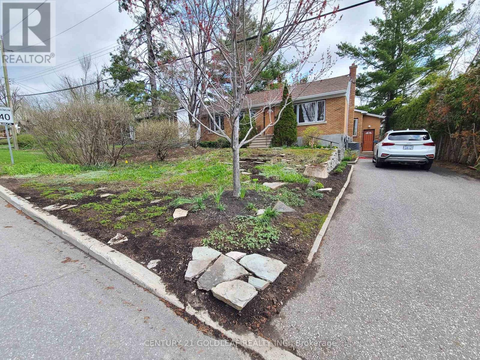 13 CROWNHILL STREET, Ottawa, Ontario