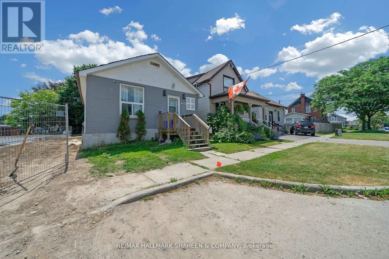 203 Quebec Street, Oshawa, Ontario  L1J 1X9 - Photo 1 - E13080618
