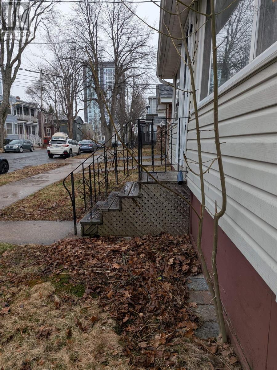 5655 Macara Street N, Halifax, Nova Scotia  B3K 1W3 - Photo 2 - 202607170
