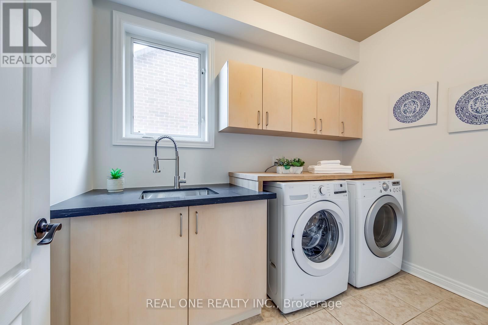 2326 Rockingham Drive, Oakville, Ontario  L6H 7J4 - Photo 19 - W13080594