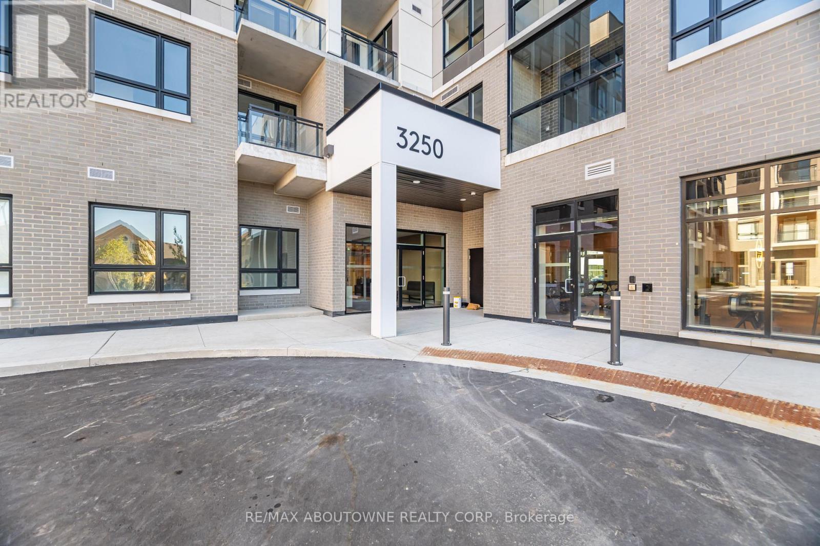 228 - 3250 Carding Mill Trail, Oakville, Ontario  L6M 5T3 - Photo 3 - W13080662