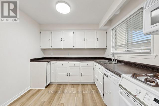 177 Mccraney Street W, Oakville, Ontario  L6H 1H8 - Photo 10 - W13080752