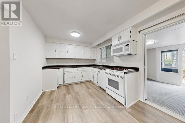 177 Mccraney Street W, Oakville, Ontario  L6H 1H8 - Photo 11 - W13080752