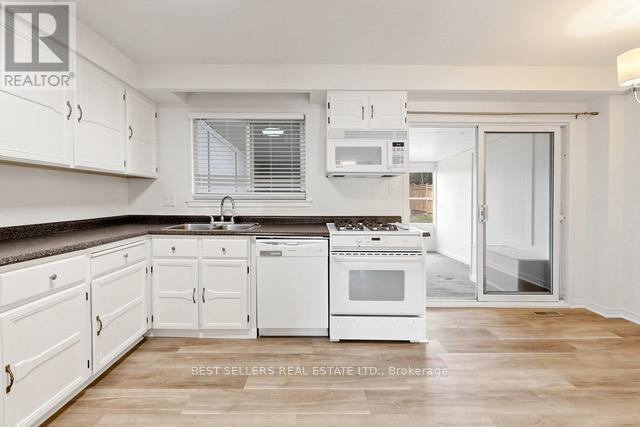 177 Mccraney Street W, Oakville, Ontario  L6H 1H8 - Photo 9 - W13080752