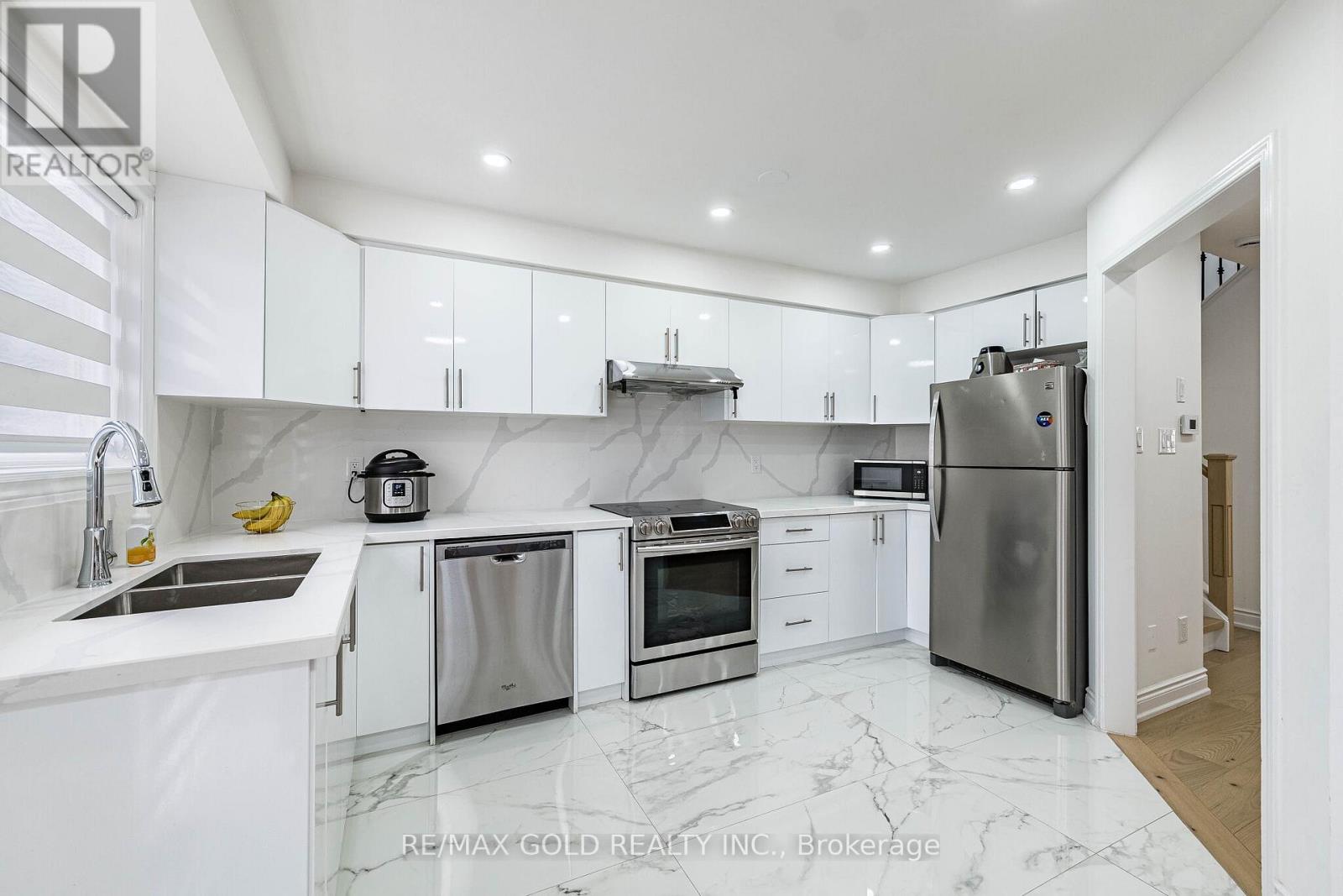 31 Garibaldi Drive, Brampton, Ontario  L6X 4Y7 - Photo 13 - W13080760
