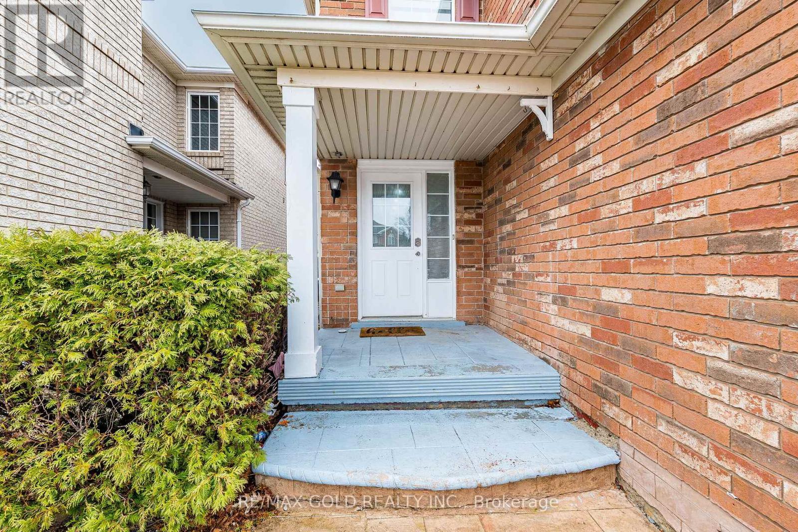 31 Garibaldi Drive, Brampton, Ontario  L6X 4Y7 - Photo 2 - W13080760