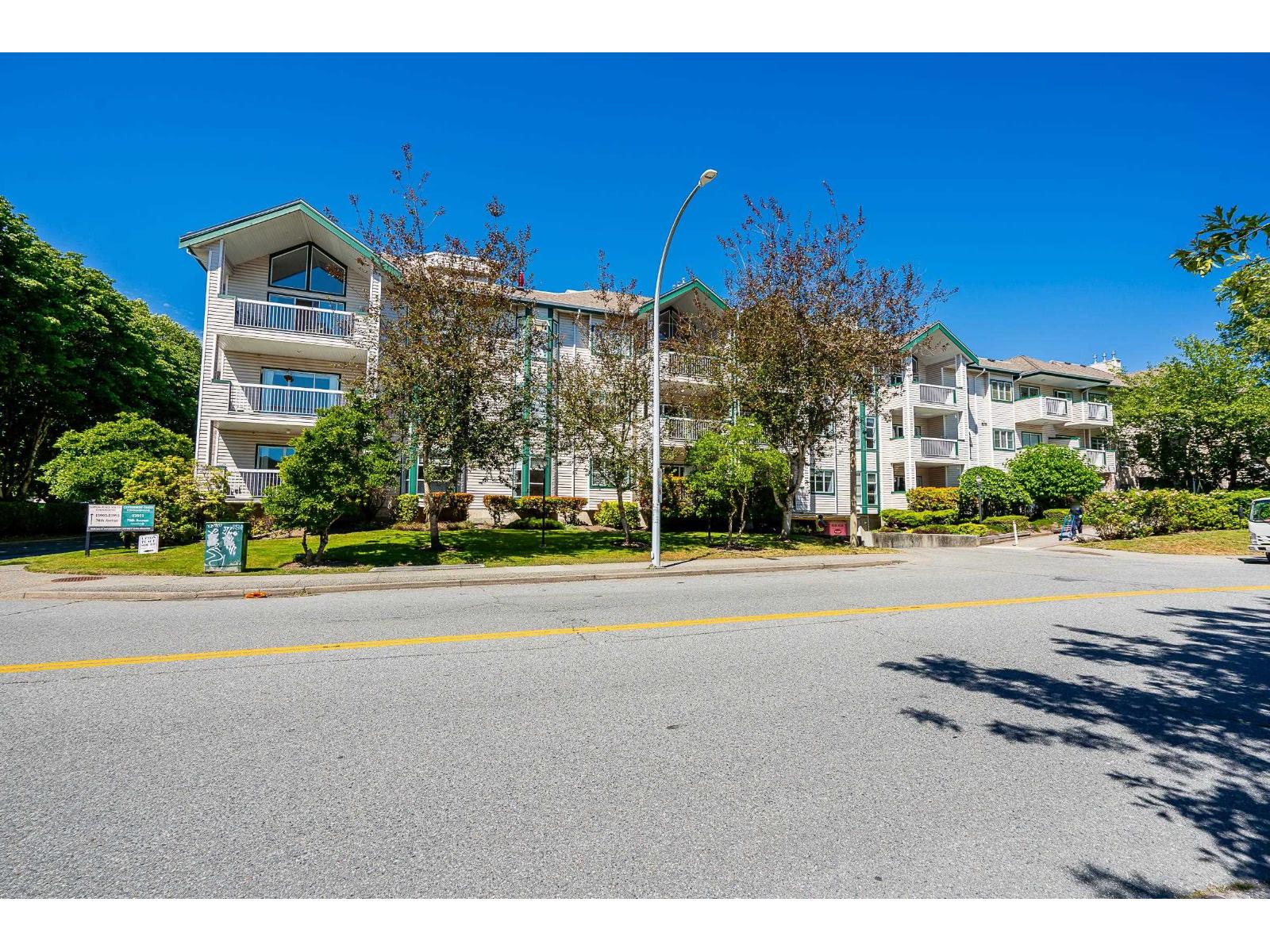 202 13911 70 Avenue, Surrey, British Columbia  V3W 6B4 - Photo 2 - R3119013