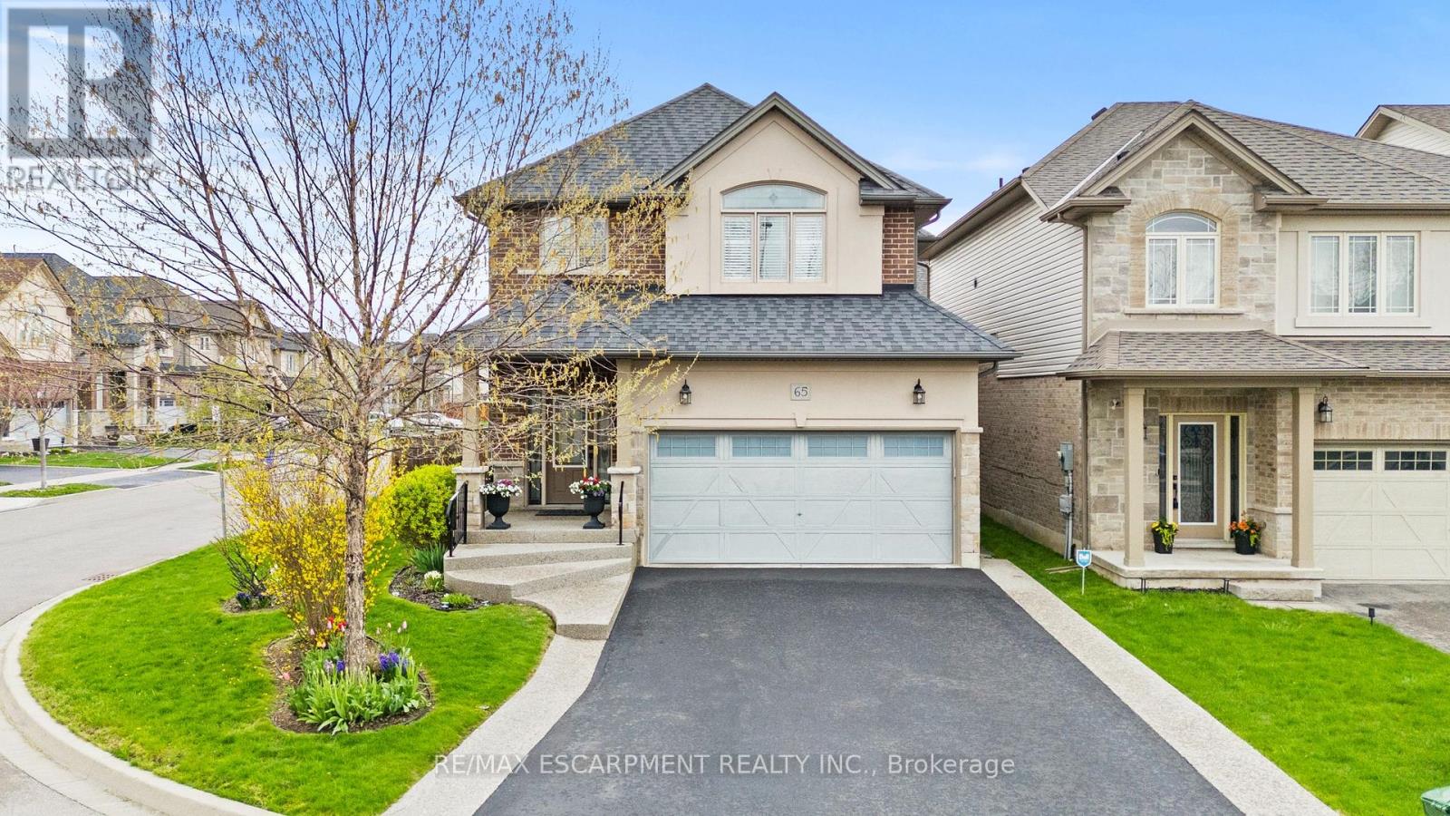 65 Winslow Way, Hamilton, Ontario  L8J 0G9 - Photo 2 - X13080672