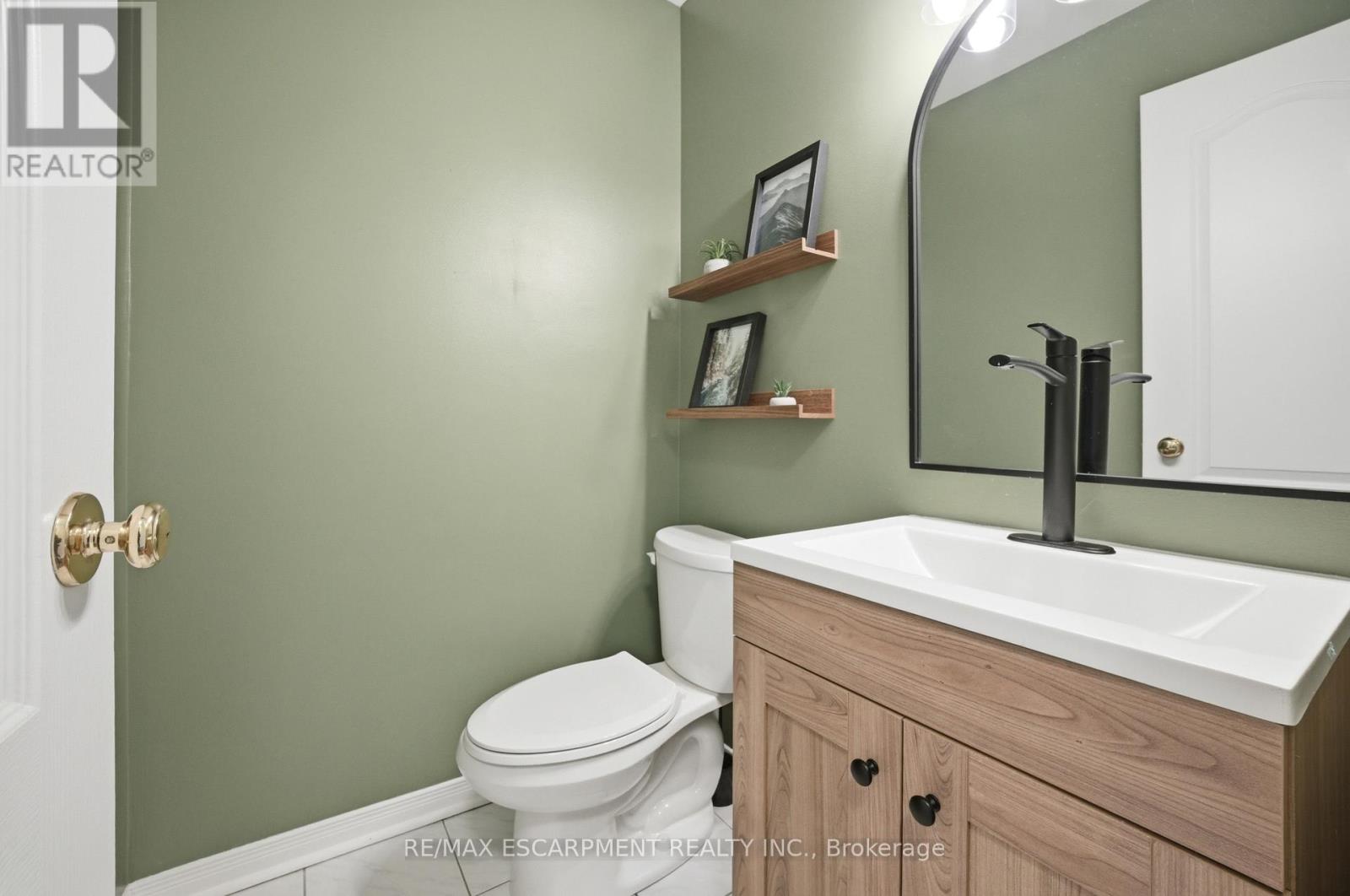 51 Harnesworth Crescent, Hamilton (Waterdown), Ontario  L8B 0J3 - Photo 13 - X13080824