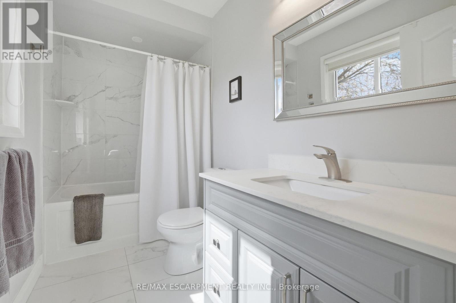 51 Harnesworth Crescent, Hamilton (Waterdown), Ontario  L8B 0J3 - Photo 17 - X13080824