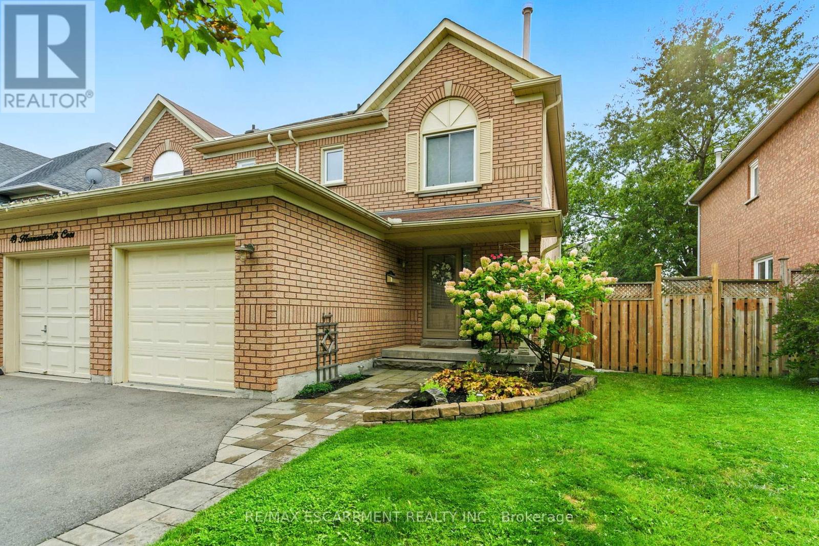 51 Harnesworth Crescent, Hamilton (Waterdown), Ontario  L8B 0J3 - Photo 2 - X13080824
