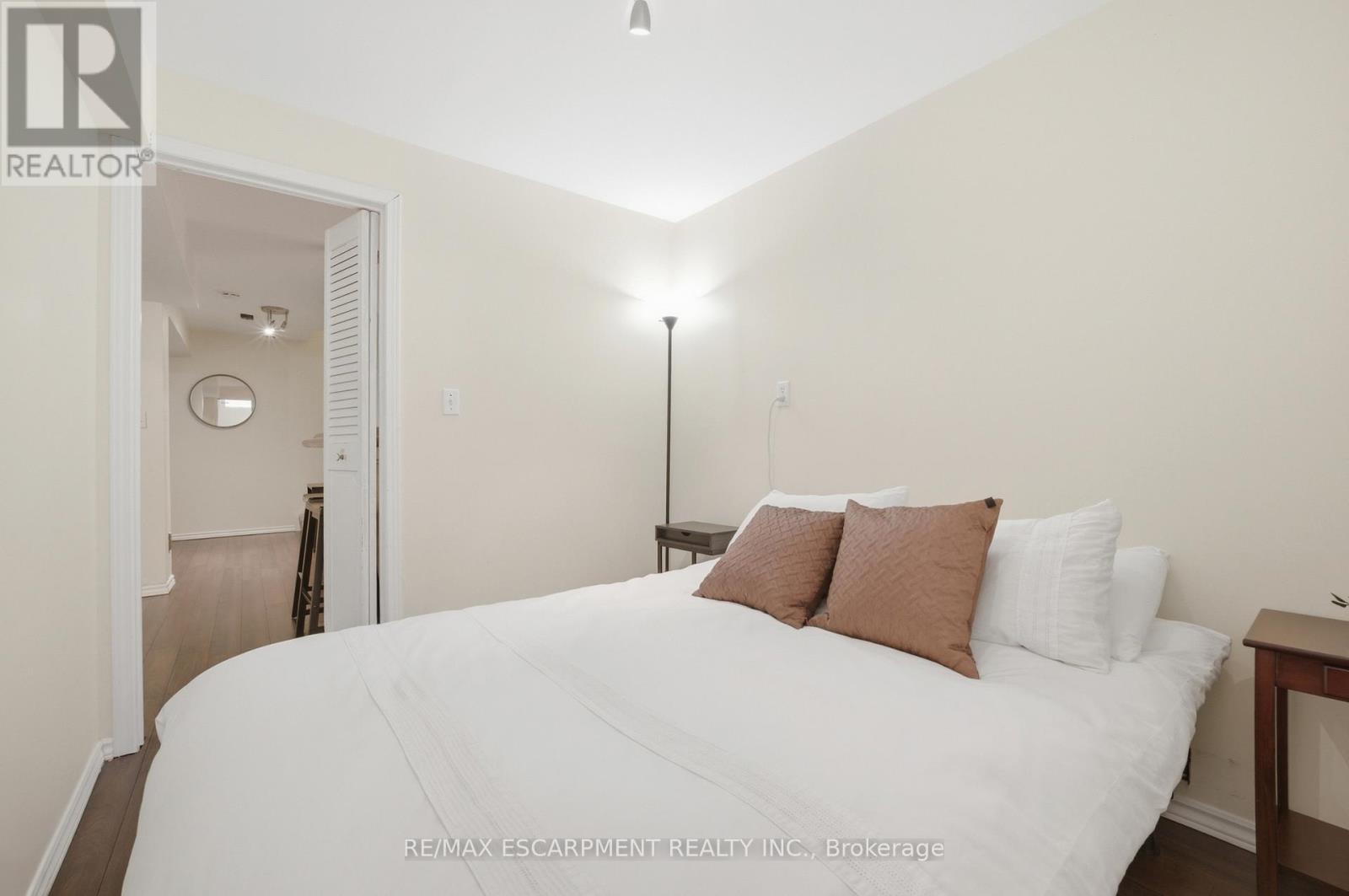 51 Harnesworth Crescent, Hamilton (Waterdown), Ontario  L8B 0J3 - Photo 32 - X13080824