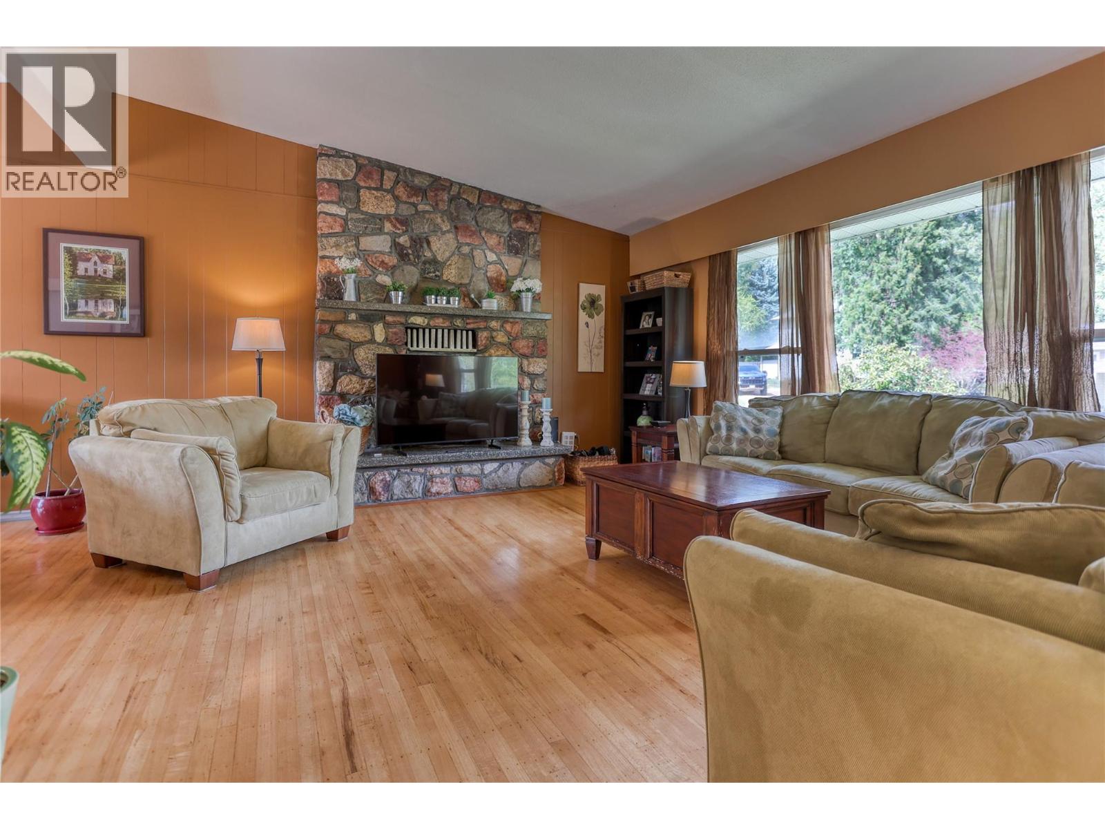 729 Lynnwood Crescent, Castlegar, British Columbia  V1N 1E4 - Photo 4 - 10384852