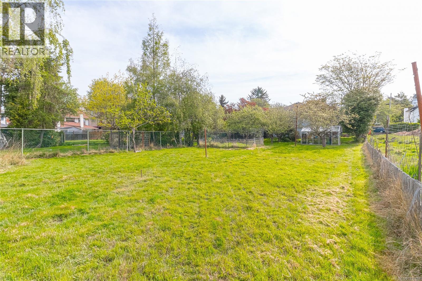 336 Irving Rd, Victoria, British Columbia  V8S 4A2 - Photo 16 - 1034128