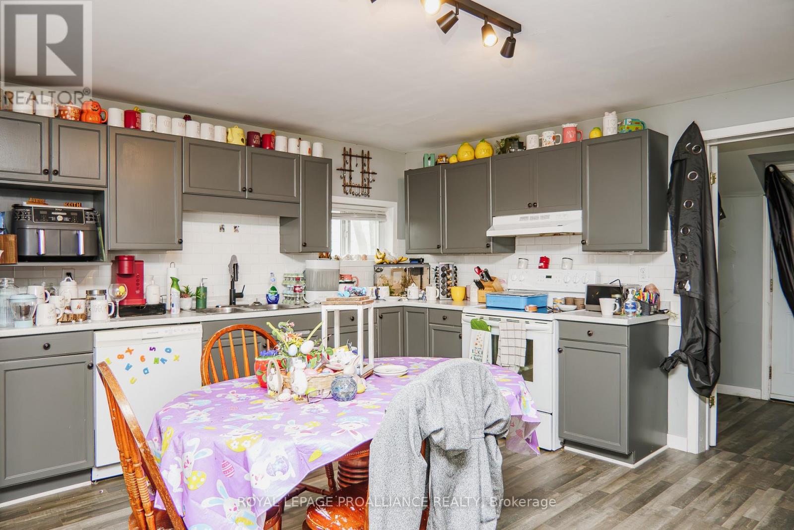 71 Canal Street, Quinte West, Ontario  K8V 4K4 - Photo 7 - X13080896
