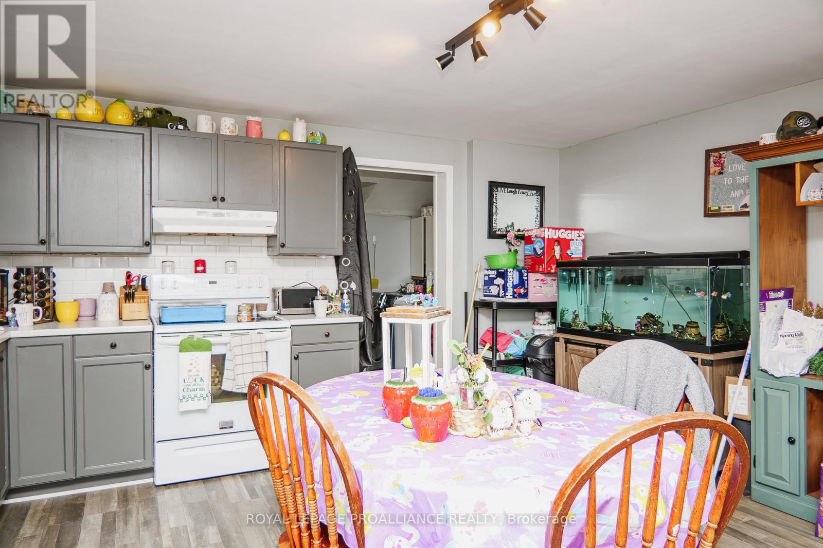 71 Canal Street, Quinte West, Ontario  K8V 4K4 - Photo 9 - X13080896