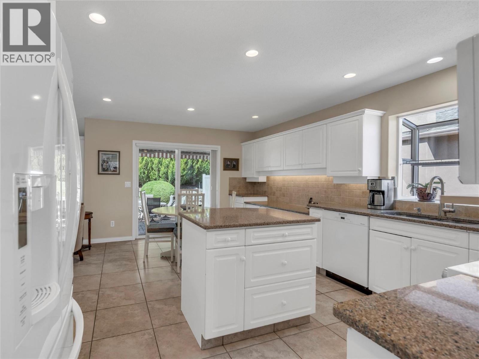 443 Ridge Place, Penticton, British Columbia  V2A 8N7 - Photo 7 - 10382960