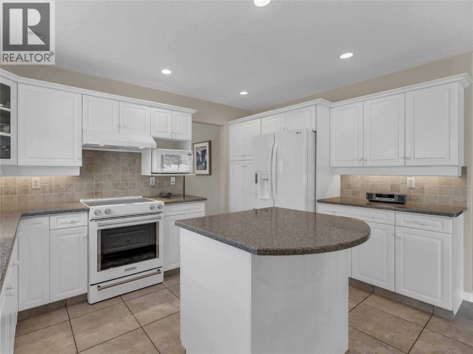 443 Ridge Place, Penticton, British Columbia  V2A 8N7 - Photo 9 - 10382960