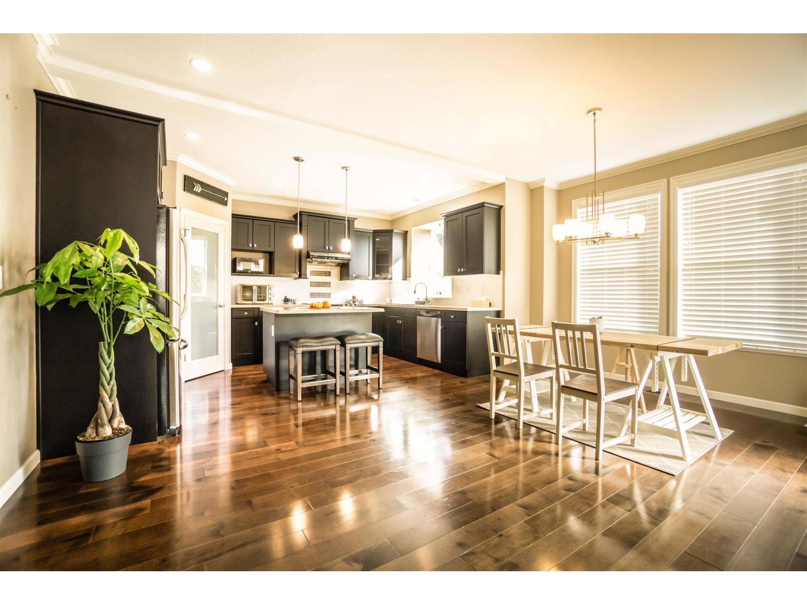 7158 208a Street, Langley, British Columbia  V2Y 0J1 - Photo 2 - R3119098