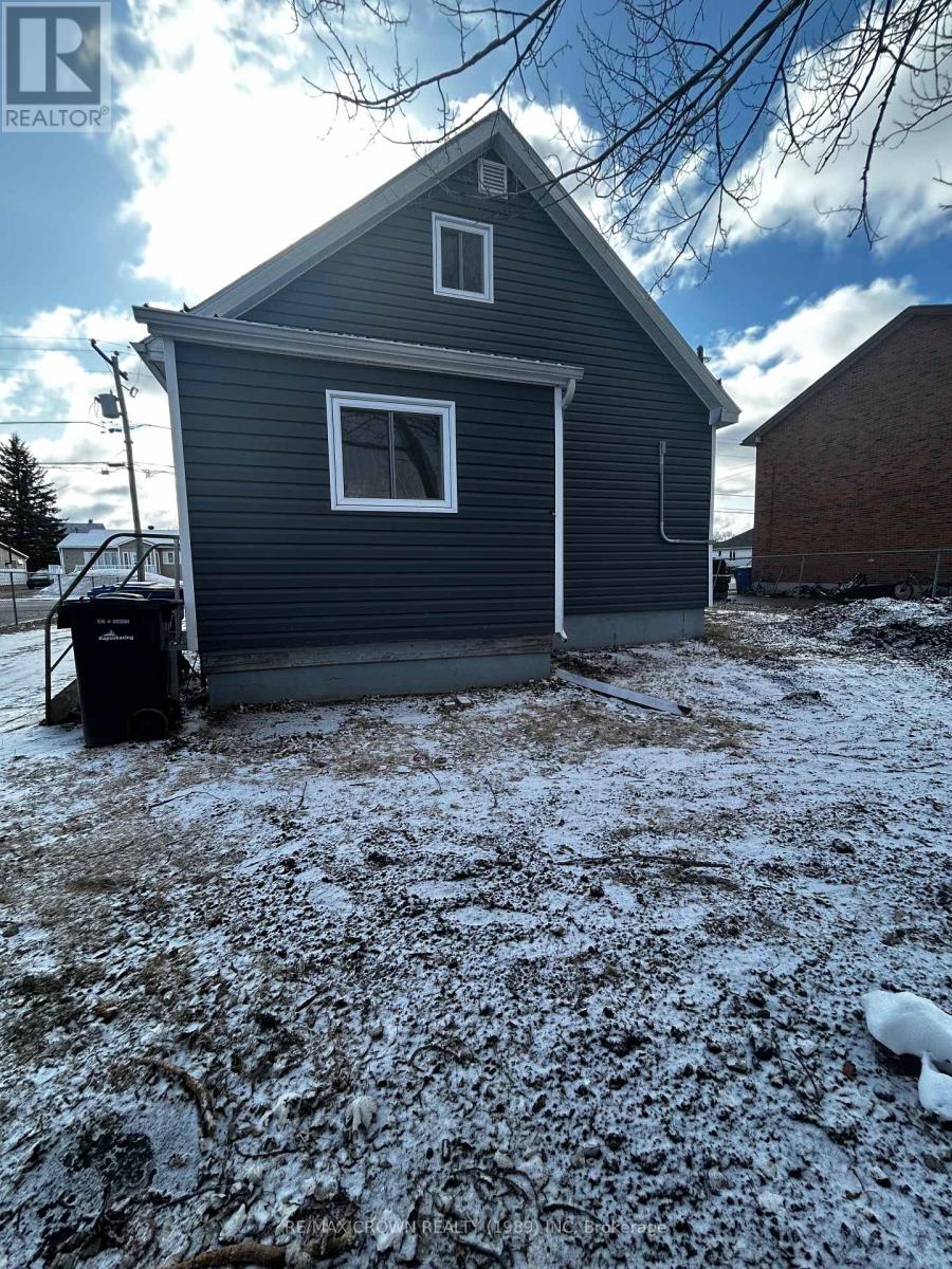 11 Ontario Avenue, Kapuskasing, Ontario  P5N 2J4 - Photo 4 - T13080976