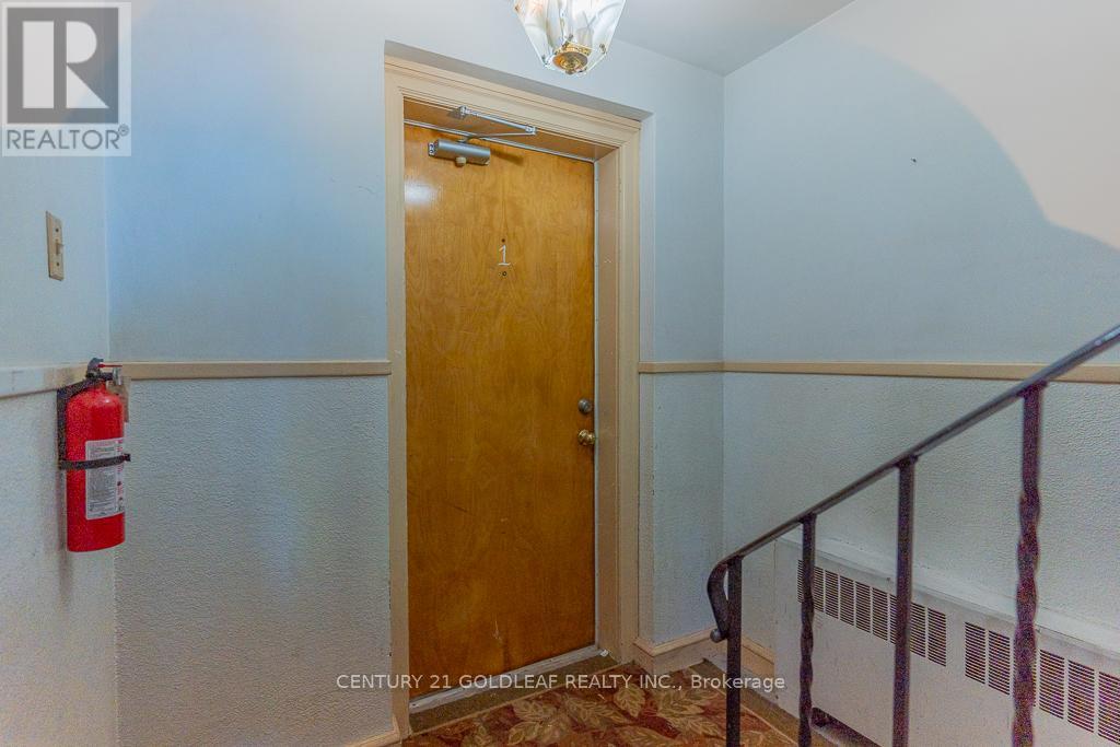 543 Kirkwood Avenue, Ottawa, Ontario  K1Z 5X2 - Photo 3 - X13080986