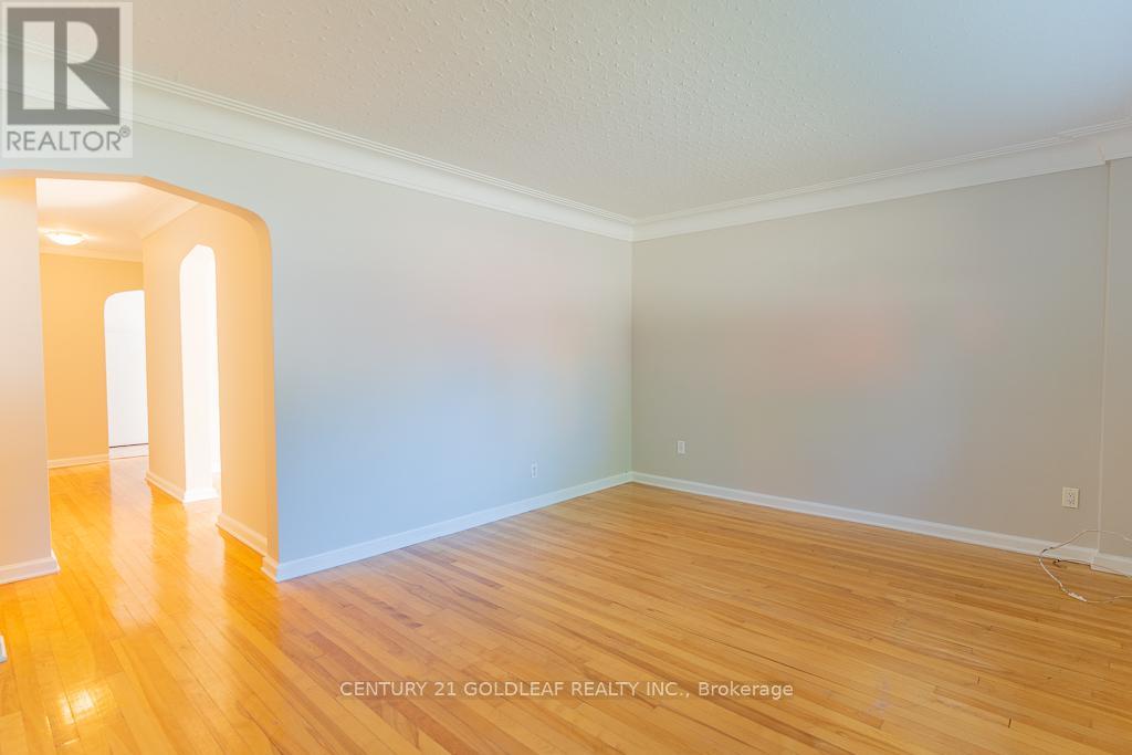 543 Kirkwood Avenue, Ottawa, Ontario  K1Z 5X2 - Photo 5 - X13080986