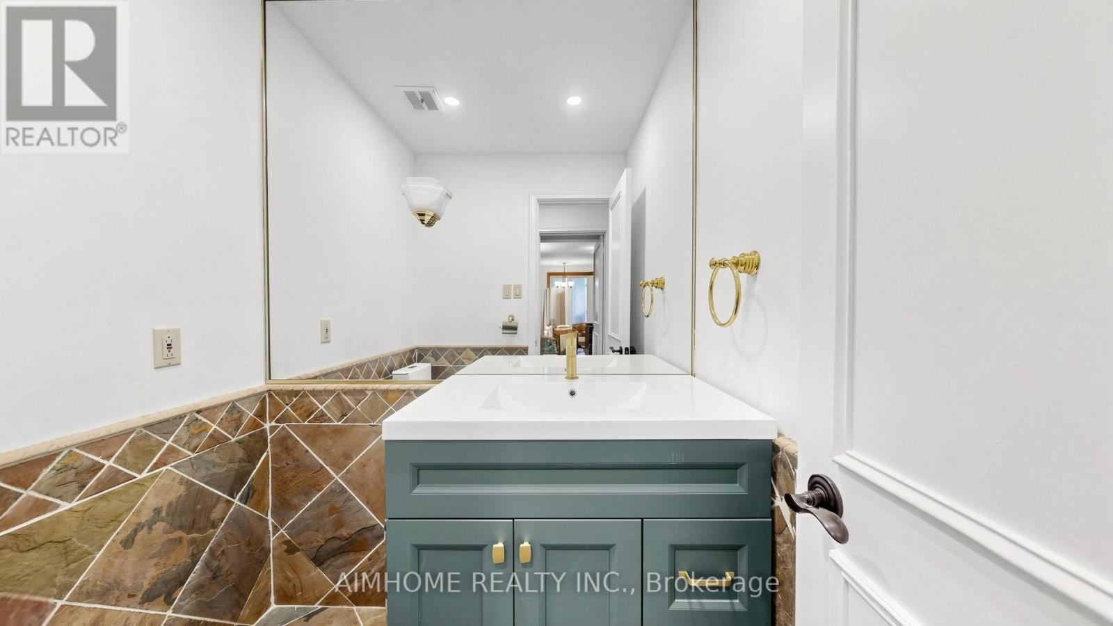 54 Plymbridge Road, Toronto, Ontario  M2P 1A3 - Photo 14 - C13076360