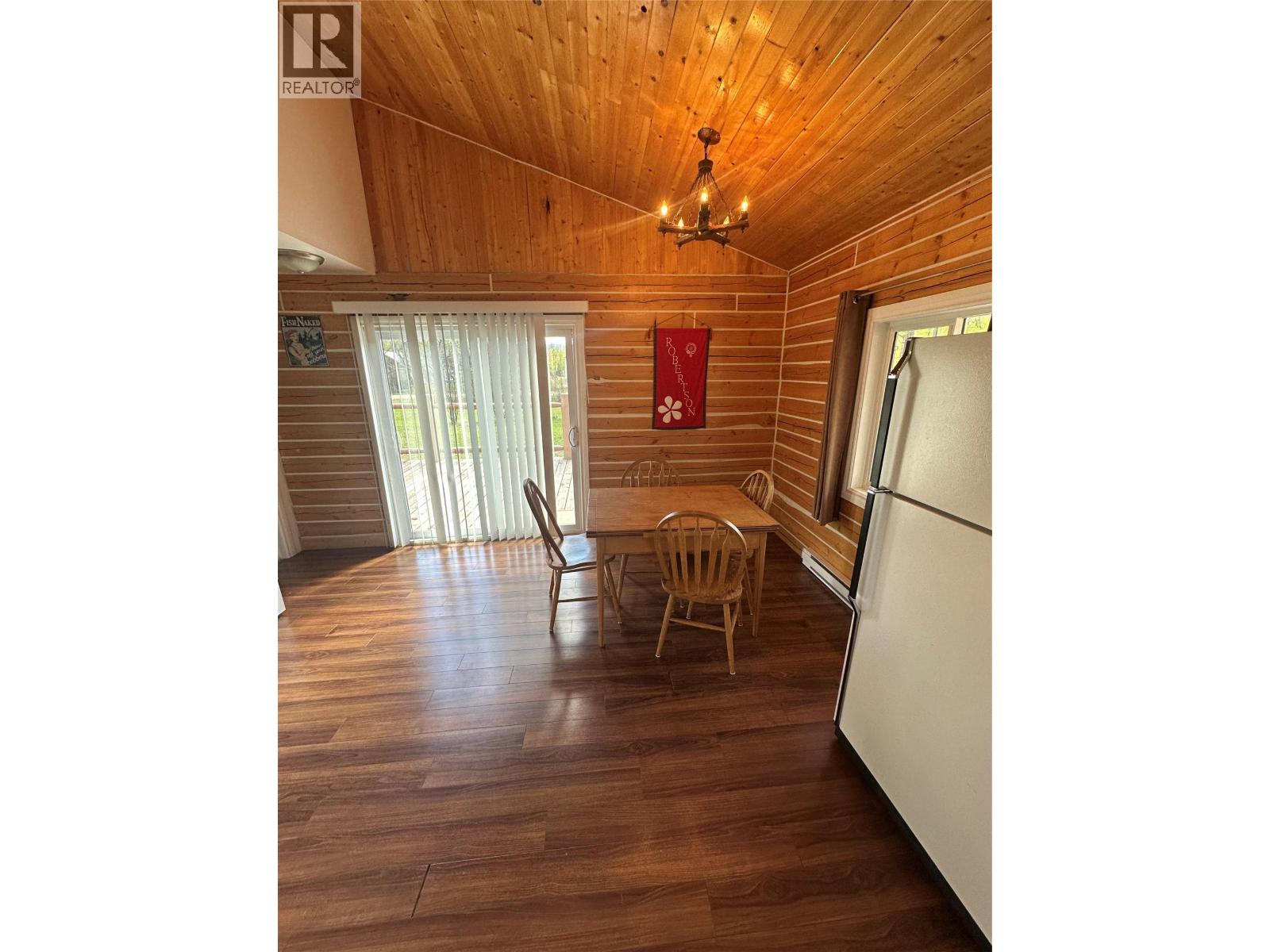 9308 West Middlemiss Road, Chetwynd, British Columbia  V0C 1J0 - Photo 4 - 10385568