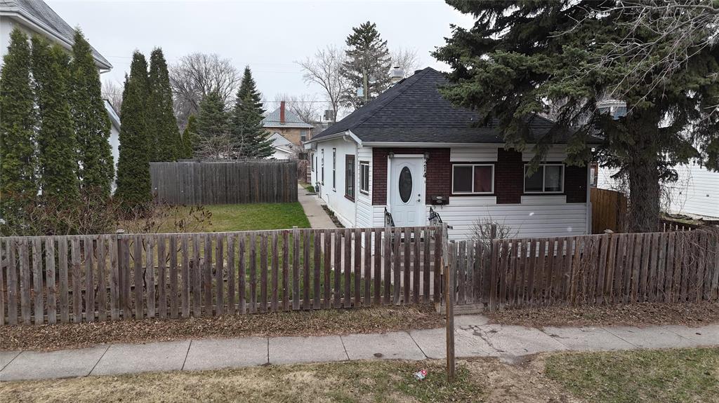 214 2nd Street, Brandon, Manitoba