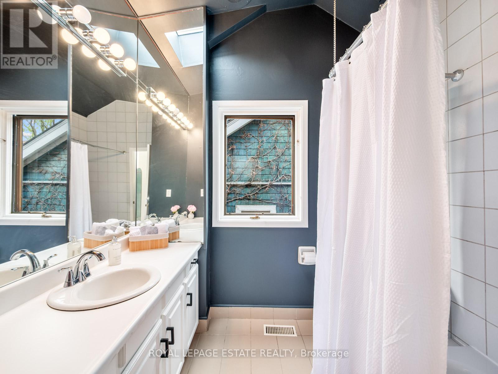 71 Glenmount Park Road, Toronto, Ontario  M4E 2N1 - Photo 27 - E13080902