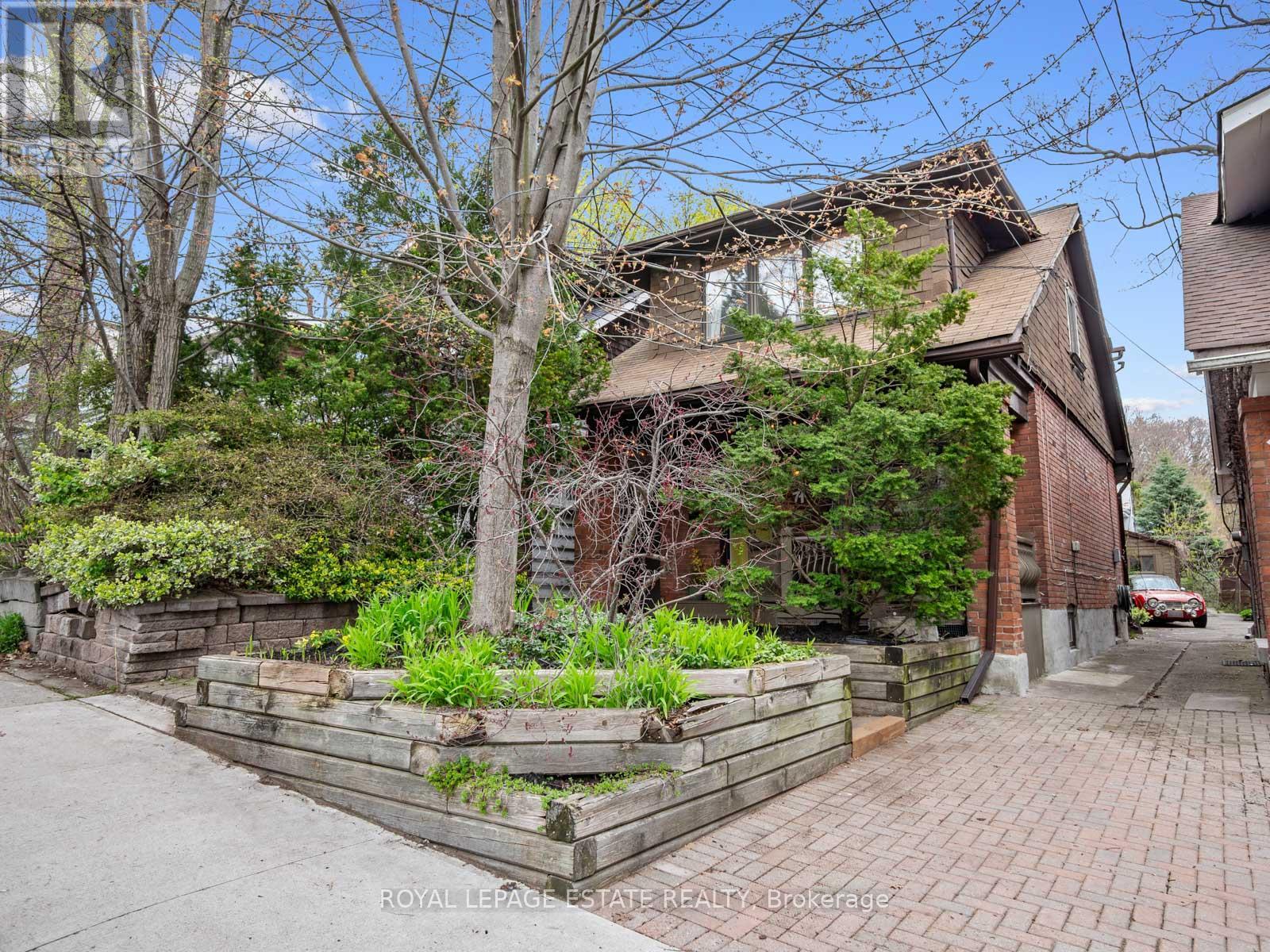 71 Glenmount Park Road, Toronto, Ontario  M4E 2N1 - Photo 3 - E13080902
