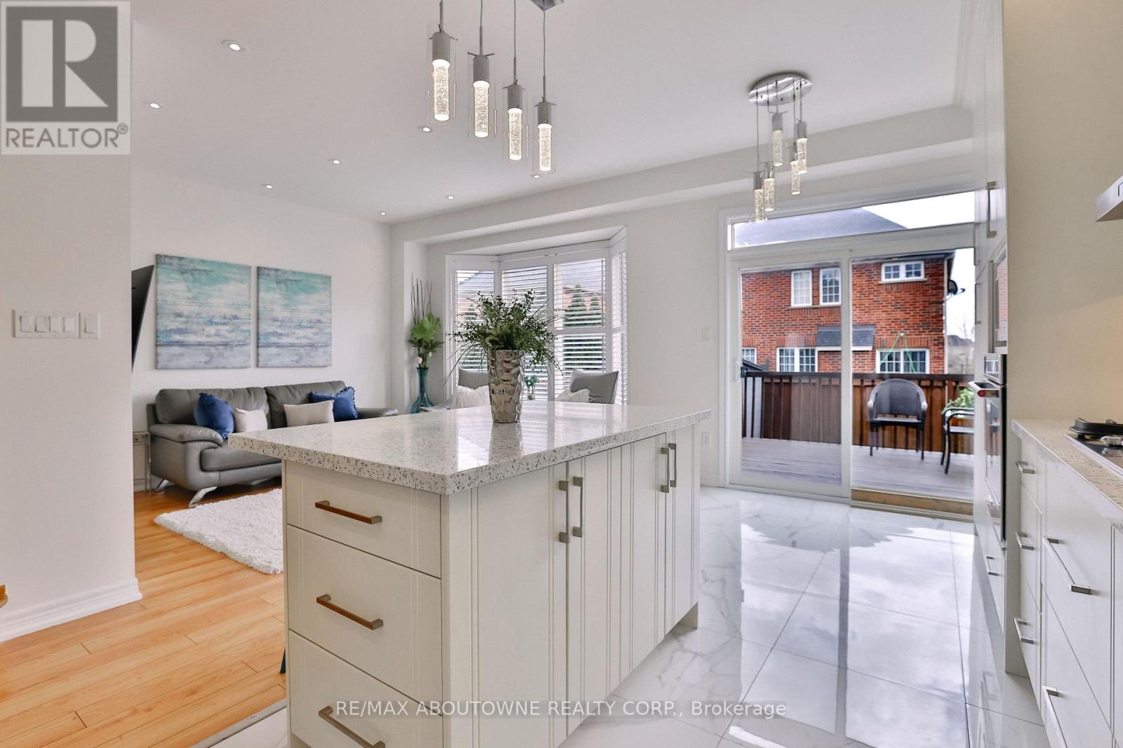 5486 Fudge Terrace, Mississauga, Ontario  L5M 0M8 - Photo 12 - W13080024