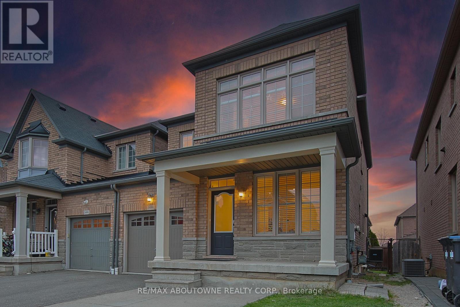 5486 Fudge Terrace, Mississauga, Ontario  L5M 0M8 - Photo 2 - W13080024