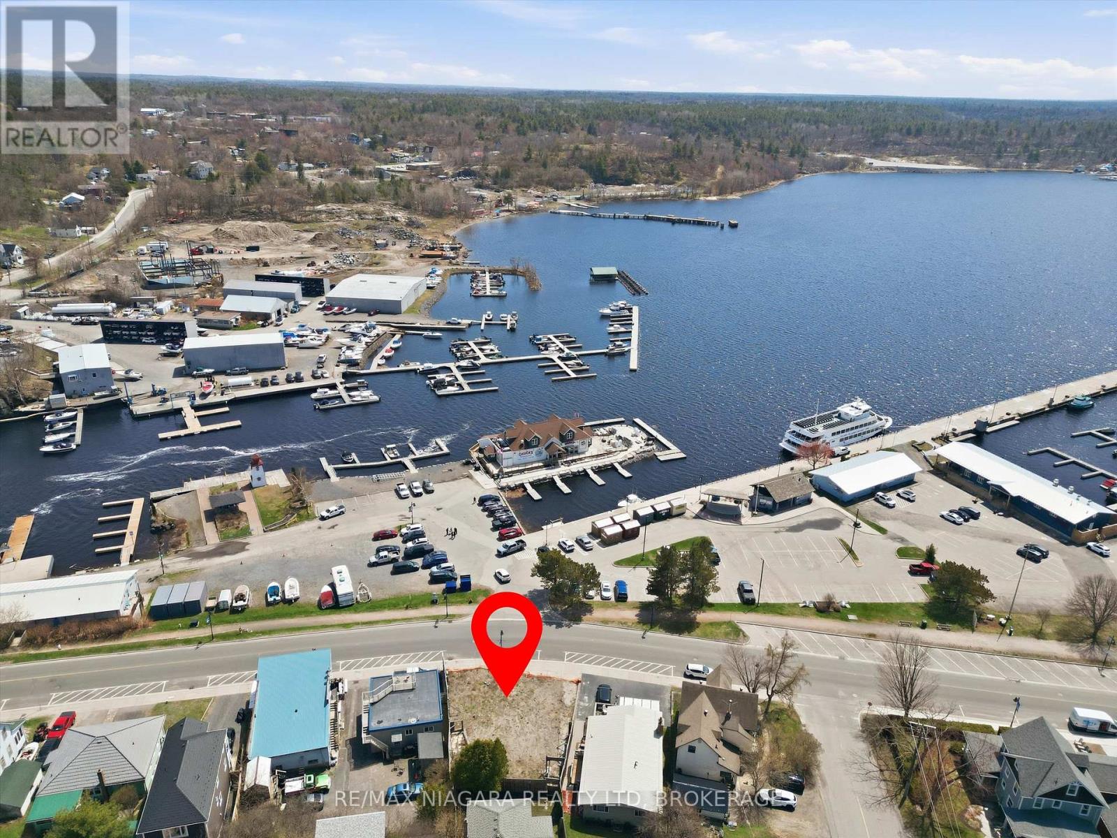 22 BAY STREET, Parry Sound, Ontario