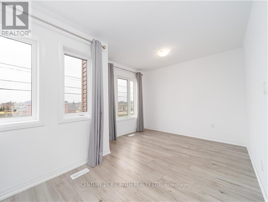 17 Fairlane Avenue, Barrie, Ontario  L9J 0N1 - Photo 13 - S13080916