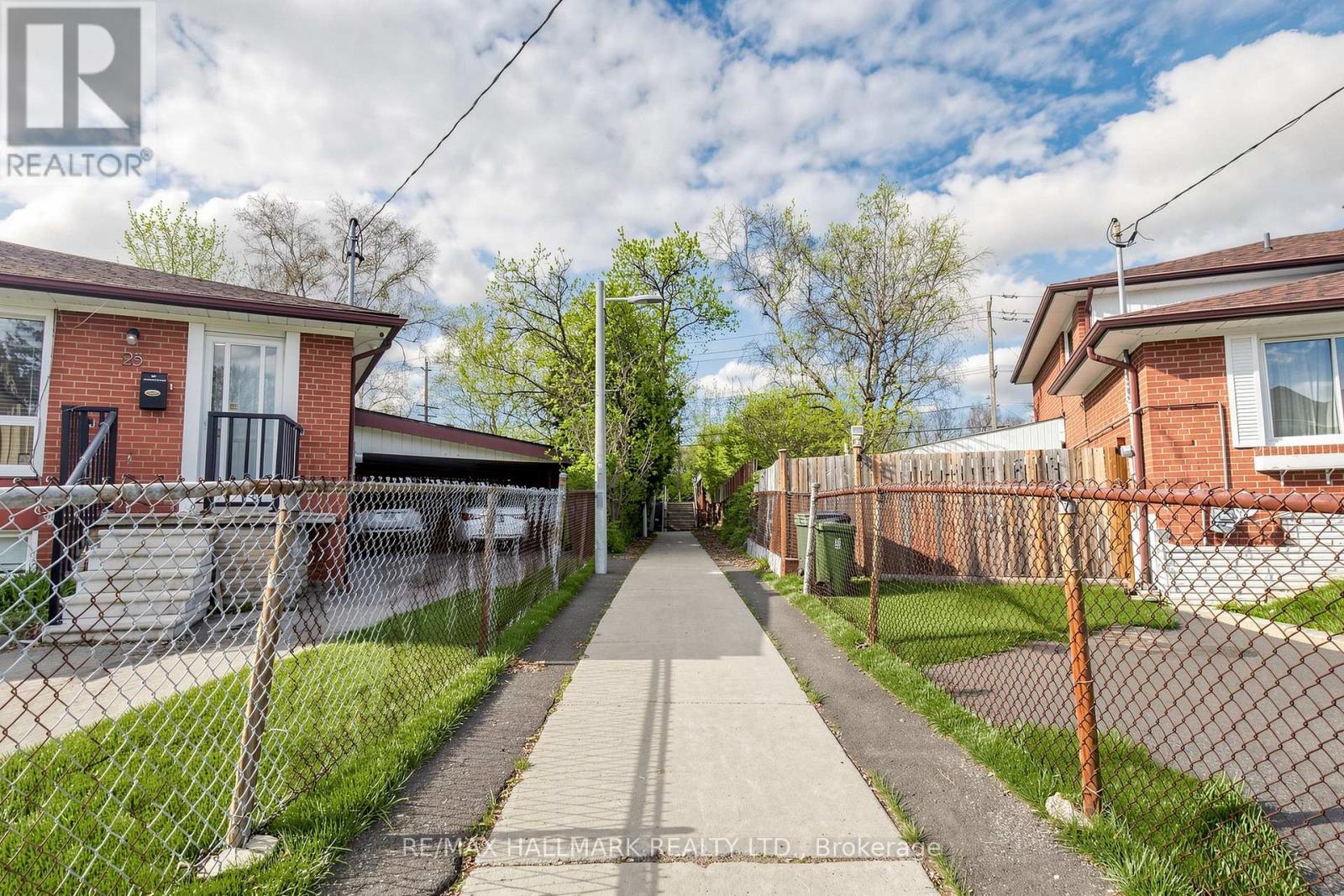 25 Beethoven Court, Toronto, Ontario  M2H 1W1 - Photo 2 - C13058622