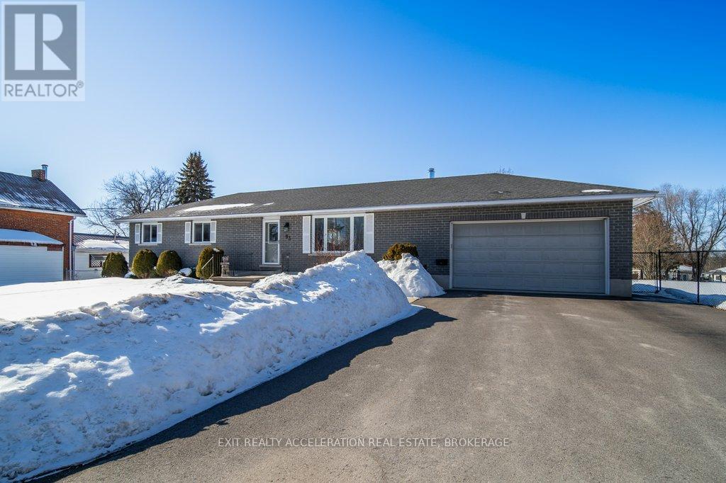 93 Henry Street, Greater Napanee, Ontario  K7R 3A6 - Photo 2 - X12839342