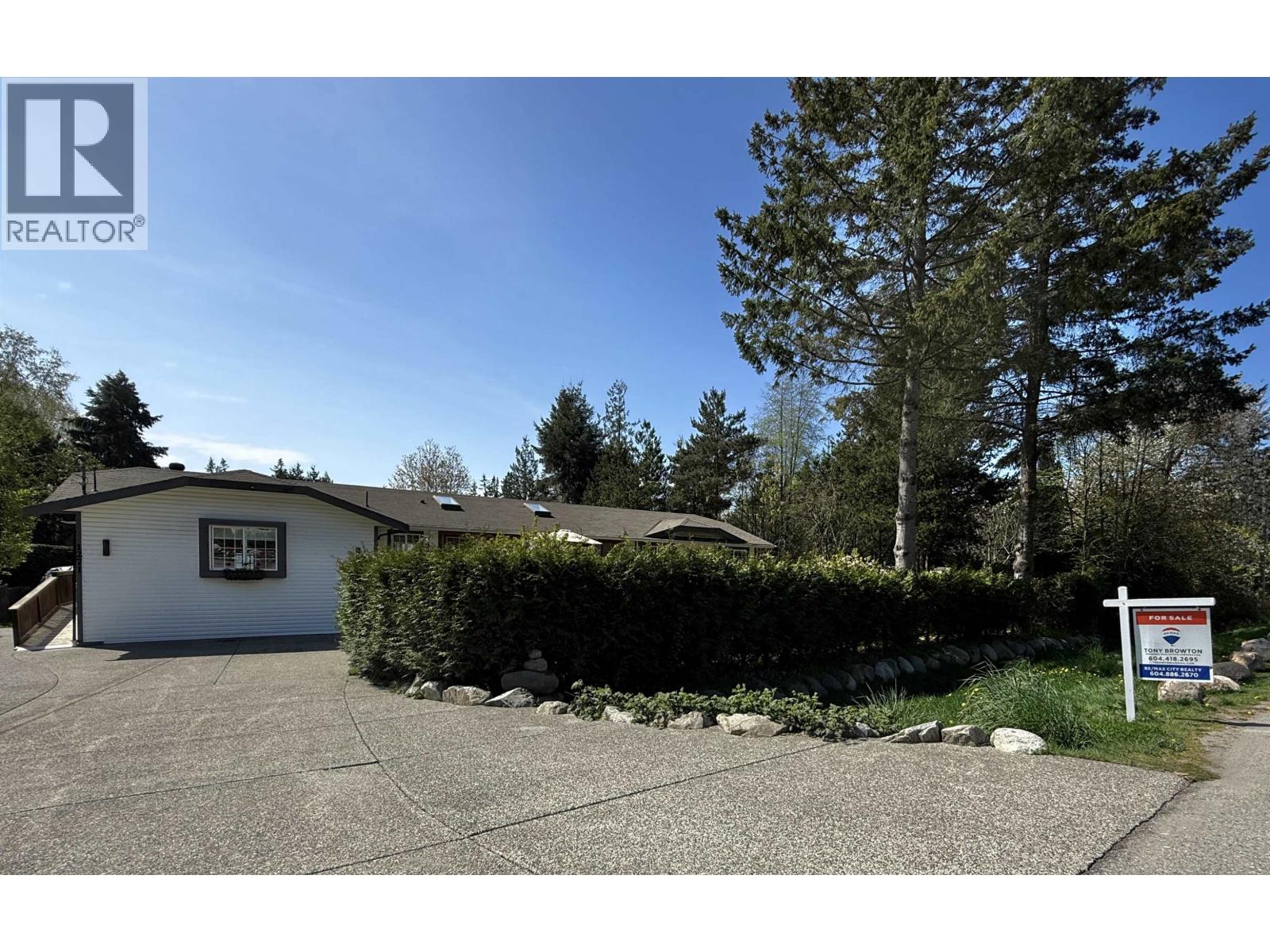 1271 Fitchett Road, Gibsons, British Columbia  V0N 1V4 - Photo 2 - R3115298