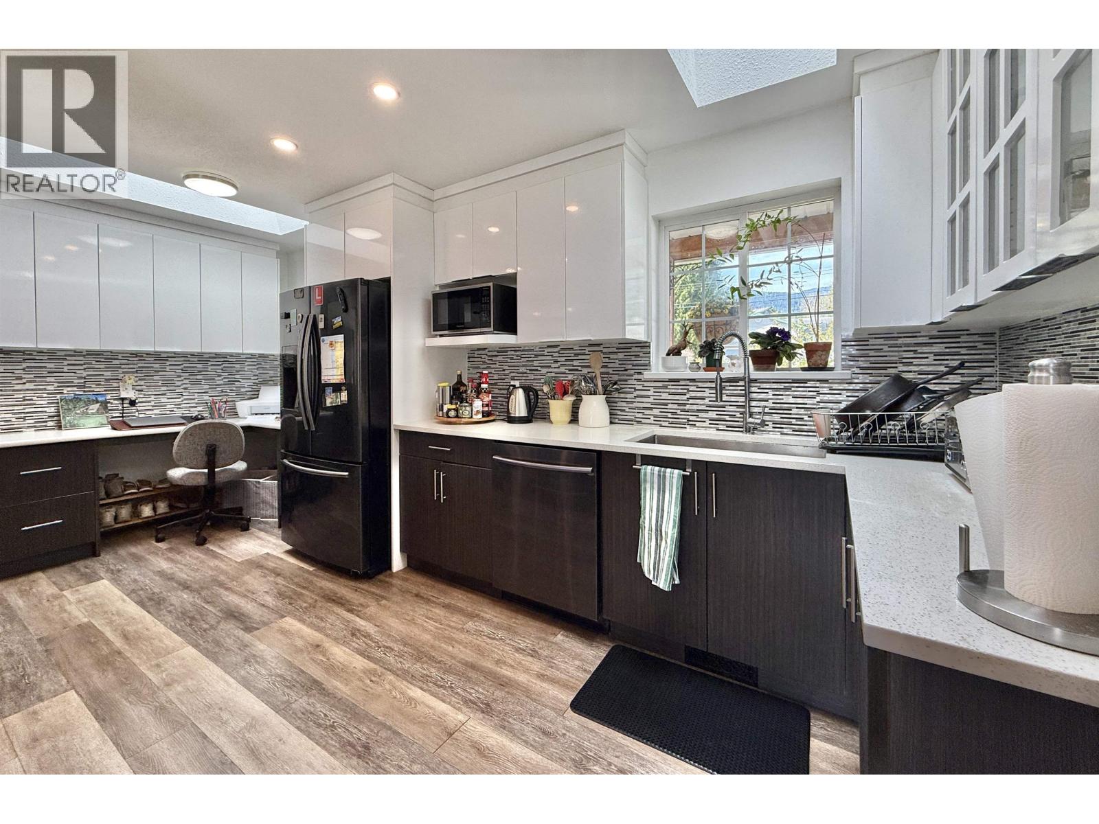 1271 Fitchett Road, Gibsons, British Columbia  V0N 1V4 - Photo 4 - R3115298