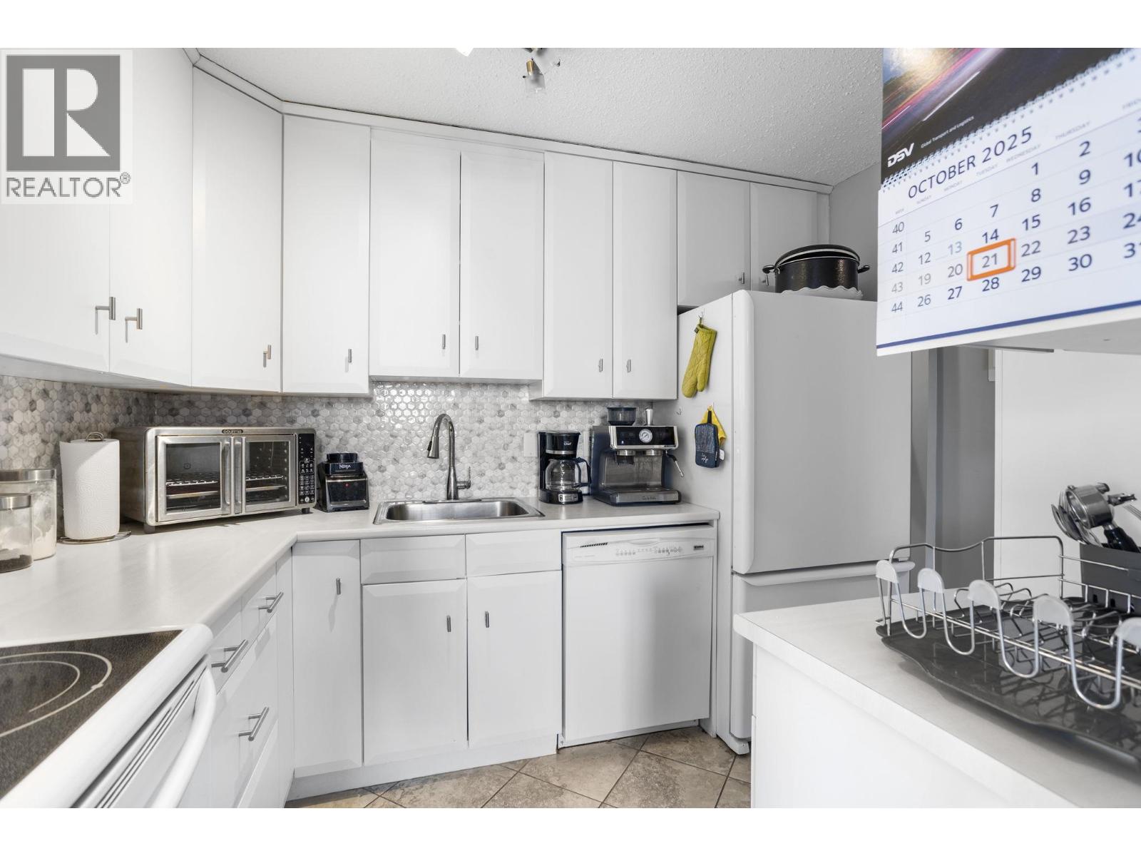 1605 3737 Bartlett Court, Burnaby, British Columbia  V3J 7E3 - Photo 13 - R3117663