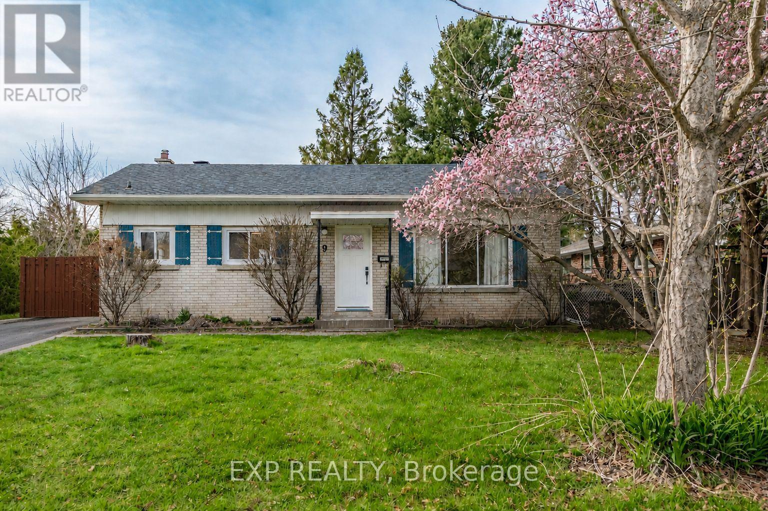 9 KIRKSTALL AVENUE, Ottawa, Ontario
