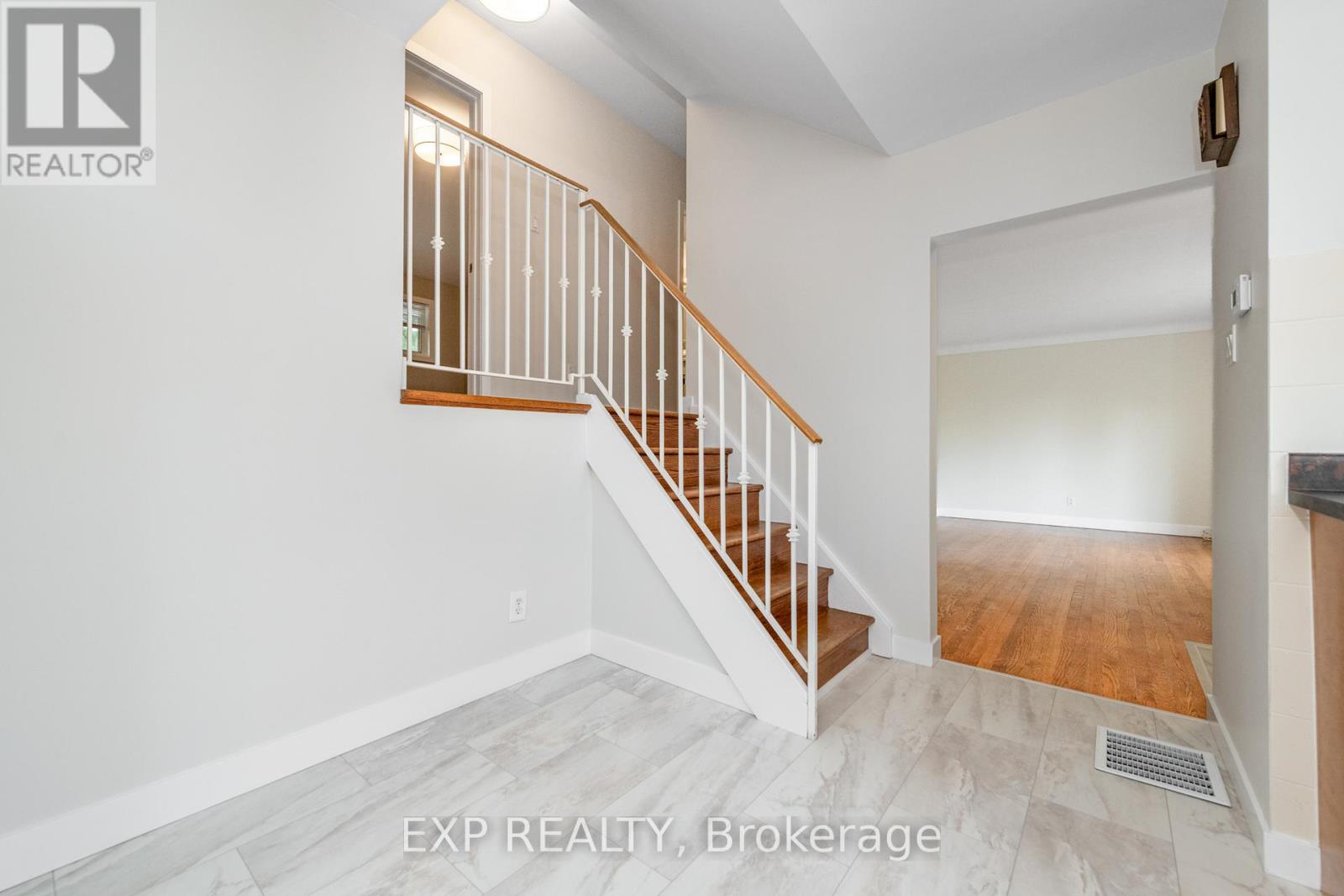 9 Kirkstall Avenue, Ottawa, Ontario  K2G 3M3 - Photo 12 - X13081134