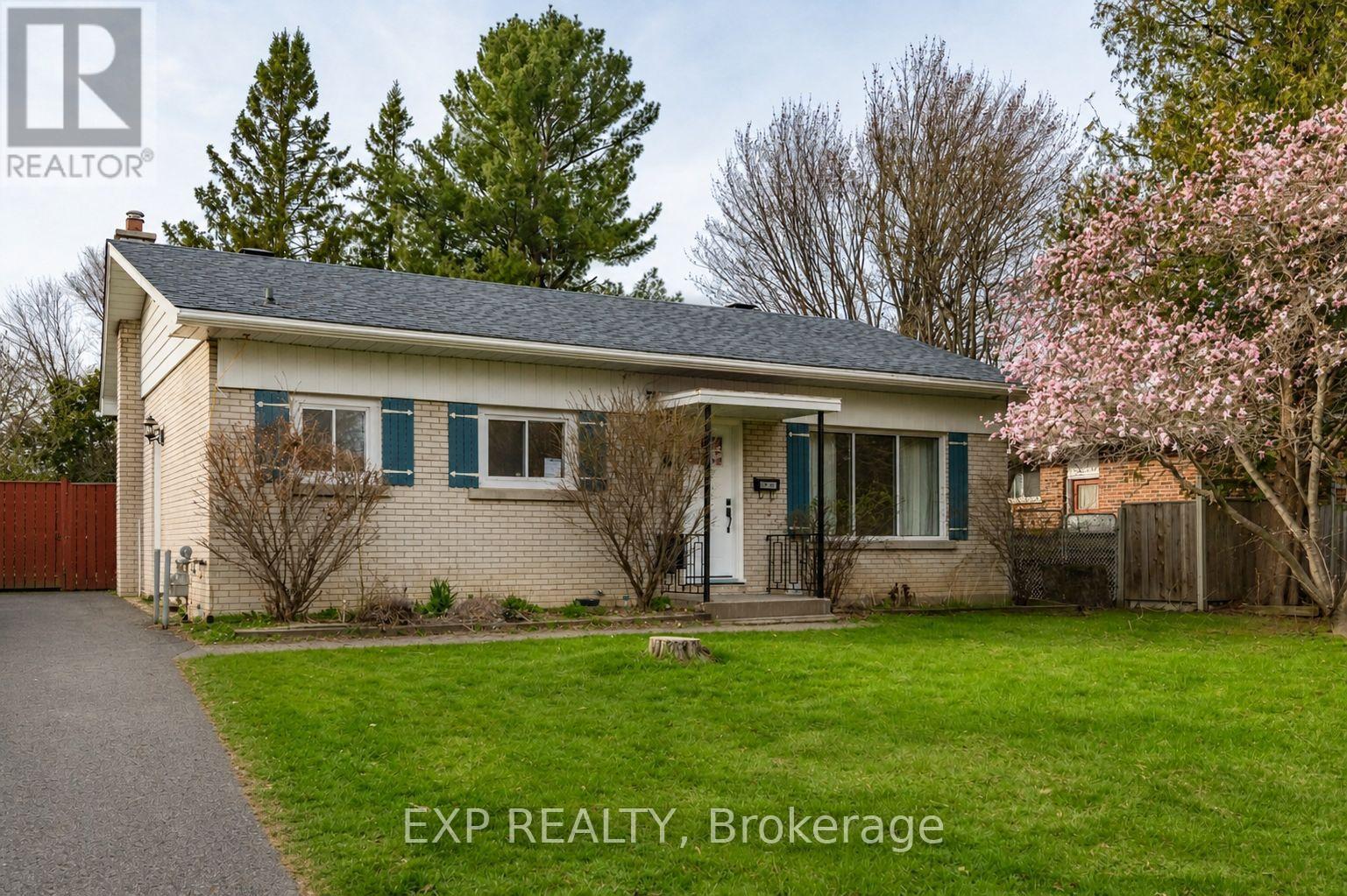 9 Kirkstall Avenue, Ottawa, Ontario  K2G 3M3 - Photo 2 - X13081134