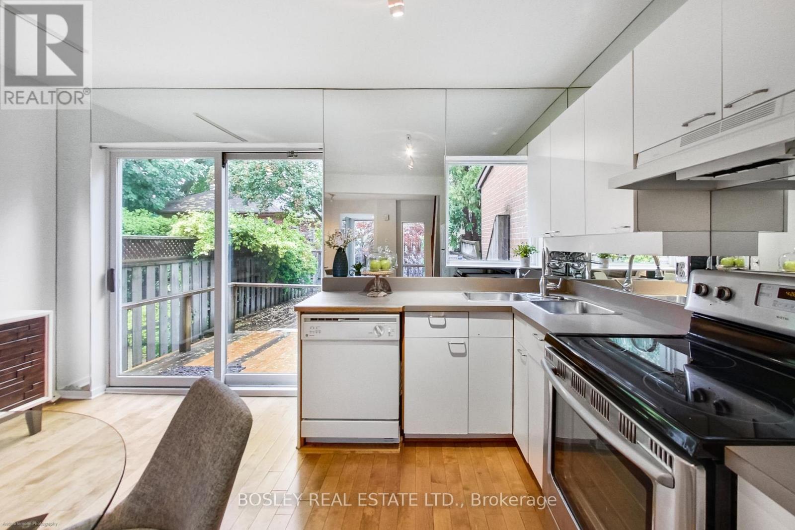 140 Helendale Avenue, Toronto, Ontario  M4R 1C7 - Photo 12 - C13081040