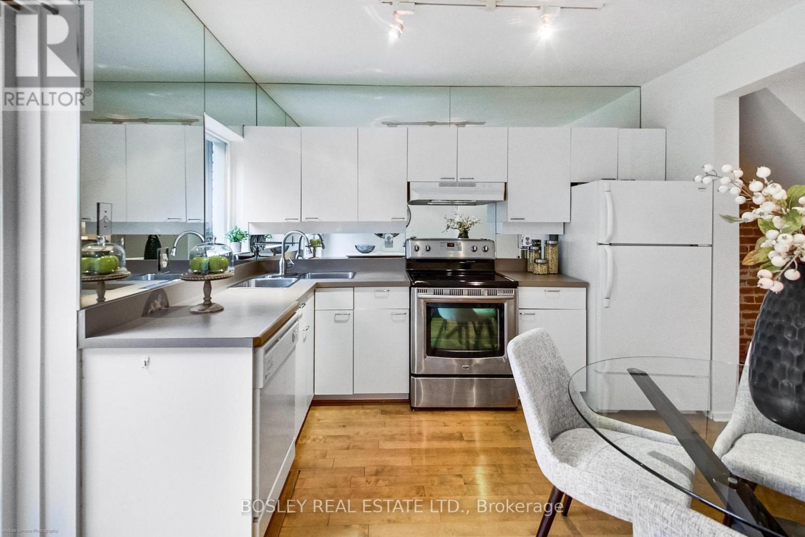140 Helendale Avenue, Toronto, Ontario  M4R 1C7 - Photo 13 - C13081040