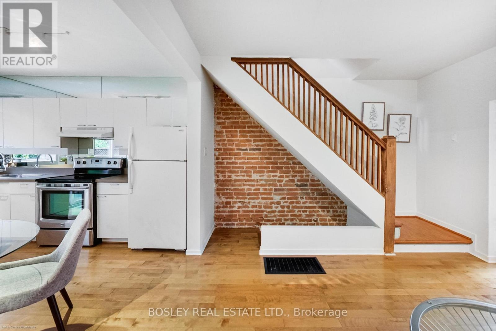 140 Helendale Avenue, Toronto, Ontario  M4R 1C7 - Photo 9 - C13081040