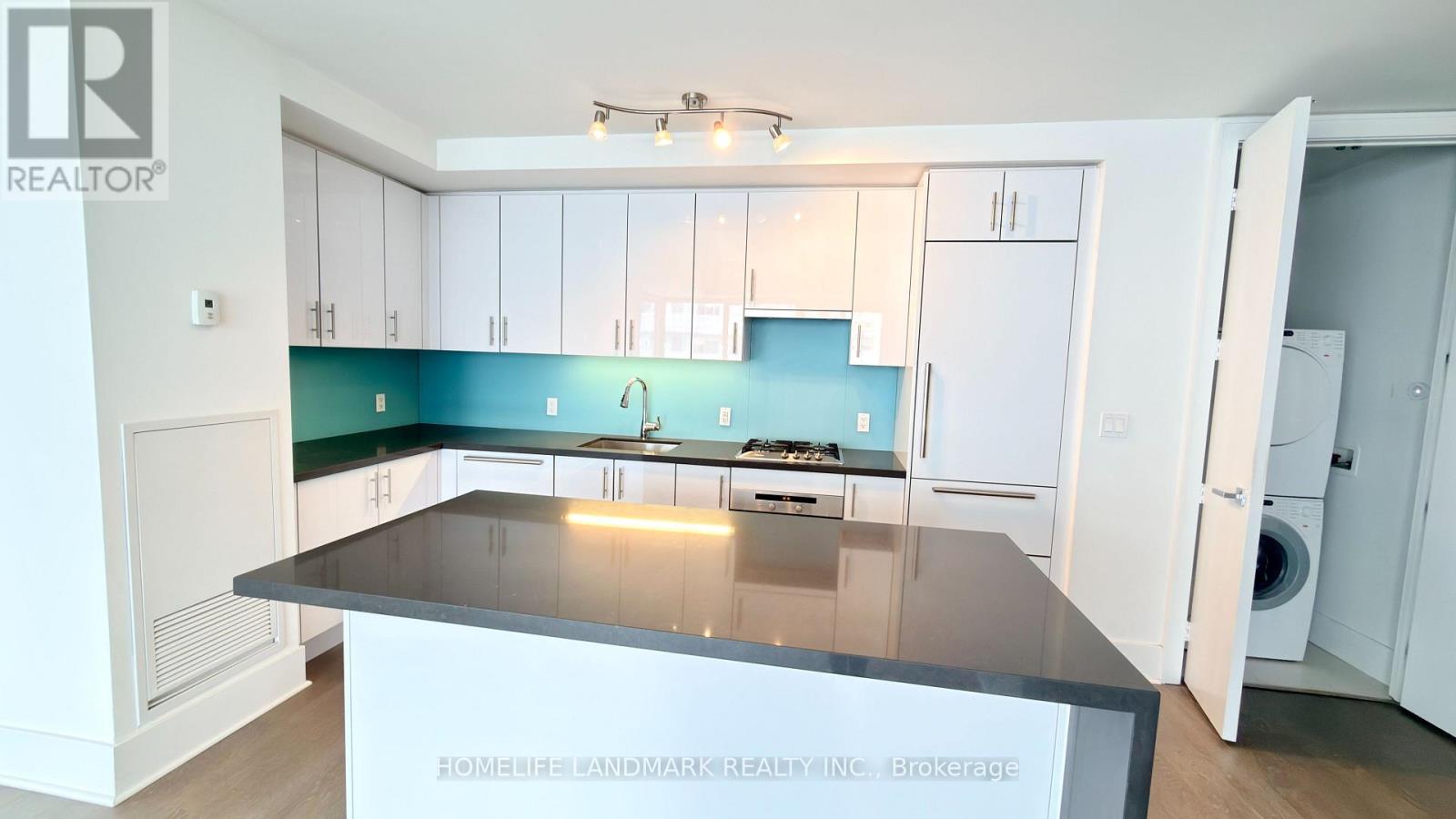 1026 - 29 Queens Quay E, Toronto, Ontario  M5E 0A4 - Photo 1 - C13081194